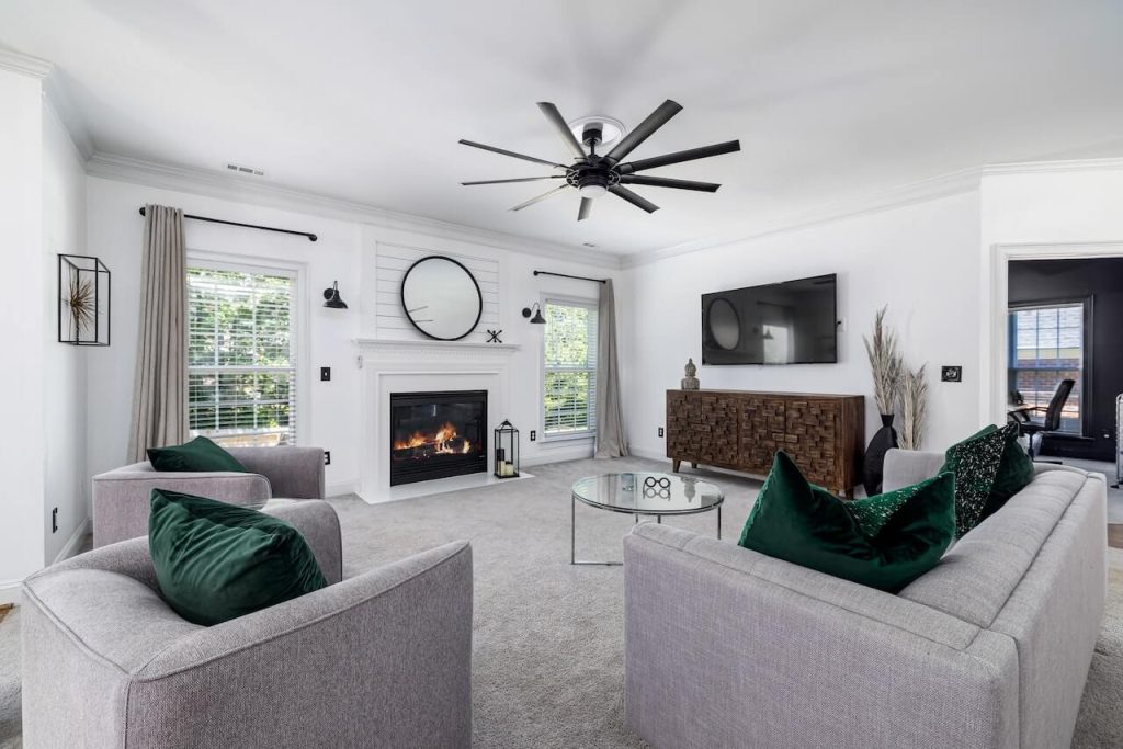 living room with carpeted flooring